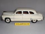 GAZ-12 ZiM 1:24 (biely)