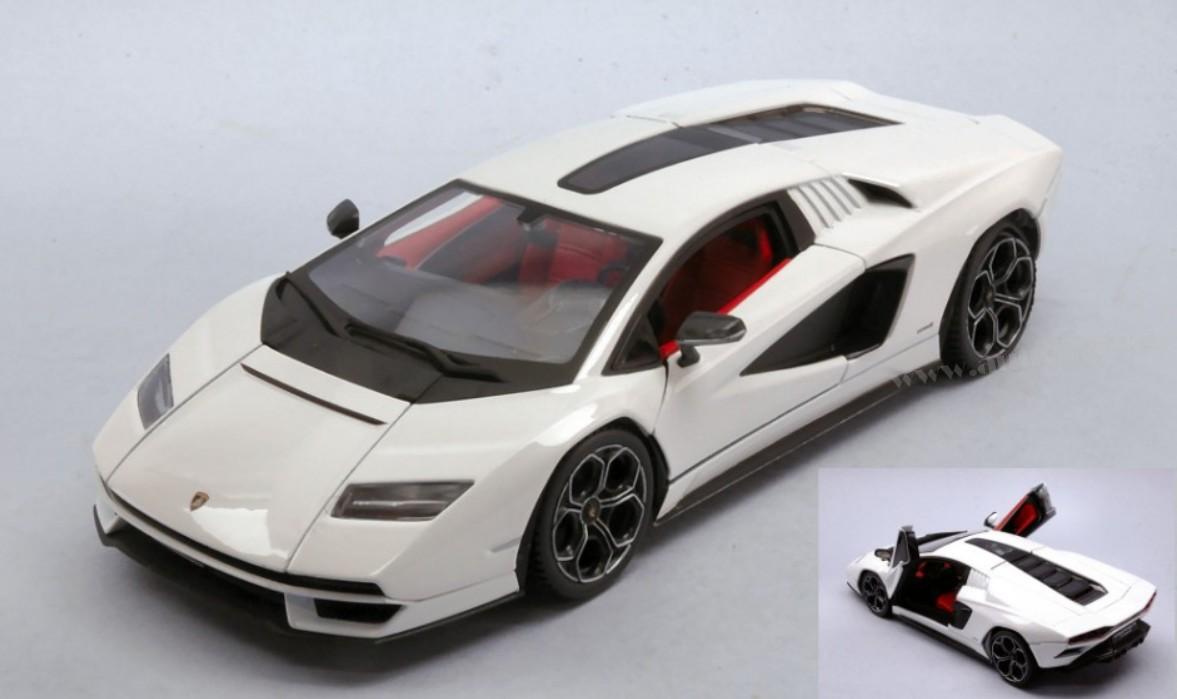 Lamborgini Countach LPI800-4, white 1:24