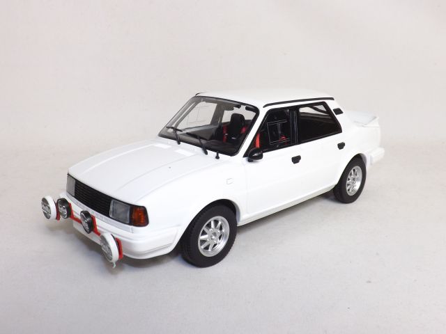 Škoda 130 LR 1:18