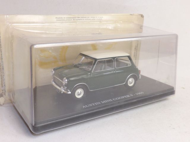 Austin Mini Cooper S 1965 (dark green) 1:24