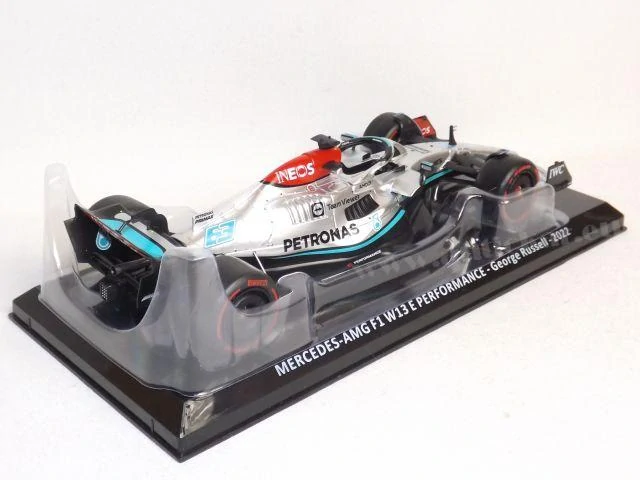 Mercedes AMG F1 W13 E Performance  G. Russell 2022 1:24