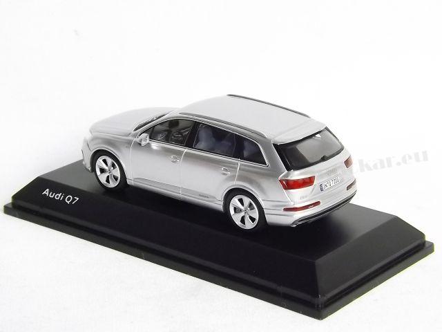Audi Q7 /silver/