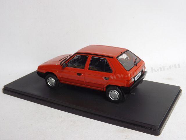 Škoda Favorit 1:24 (red)